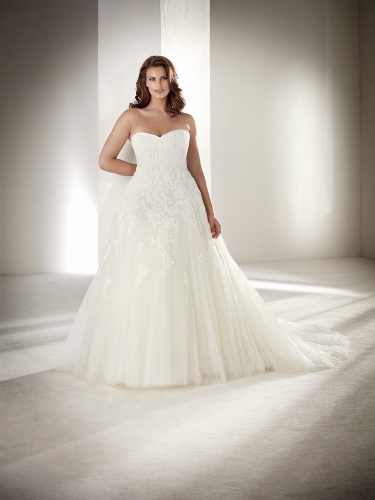 Abiti da Sposa Taglie Forti 2019: Collezione Pronovias Plus